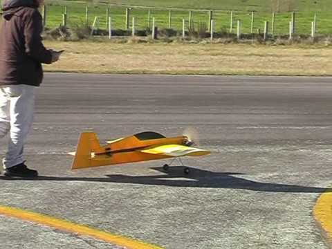 LamYak maiden flight (watch the wheels) - UCQ2sg7vS7JkxKwtZuFZzn-g