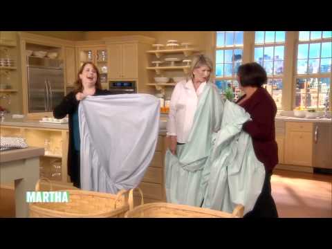 How to Fold a Fitted Sheet  ⎢Martha Stewart - UC6JBm9OAkpI6NUBV_NsLxTA