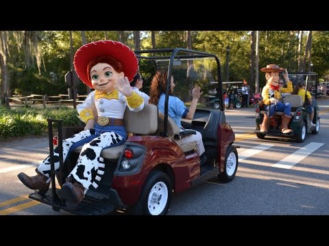 Disney's Fort Wilderness Halloween Golf Cart Parade 2014 w/ Woody, Jessie, Big Hero 6, Frozen - UCe-gHr2O_LP7t0YJYHZQZlg