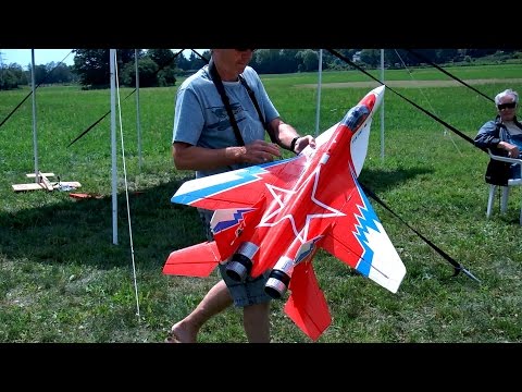 MIG-29 FULCRUM BIG RC ELECTRO EDF EPO JET FLIGHT DEMONSTRATION / E-Meeting Birkholz Germany 2016 - UCH6AYUbtonG7OTskda1_slQ