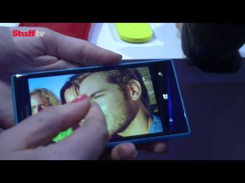 Nokia Lumia 720 first look video review - MWC 2013 - UCQBX4JrB_BAlNjiEwo1hZ9Q