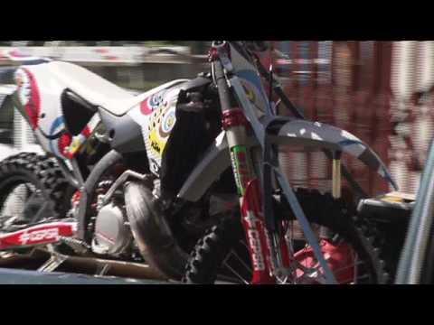 Danny Torres gets new bike for Red Bull X-Fighters Mexico 09 - UCblfuW_4rakIf2h6aqANefA