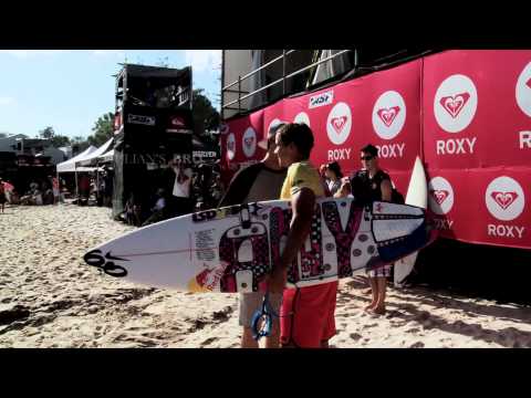 Catching up with surfer Julian Wilson - First World Tour heat - UCblfuW_4rakIf2h6aqANefA