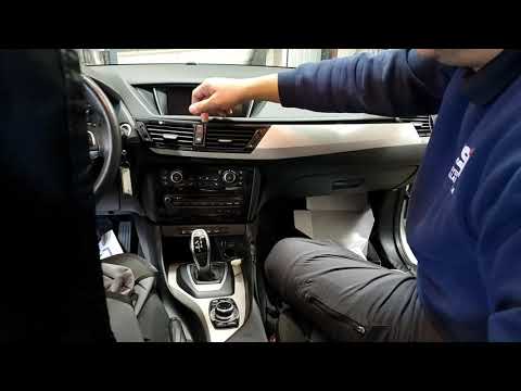 How to remove and replace the screen of the BMW X1. (With video)
