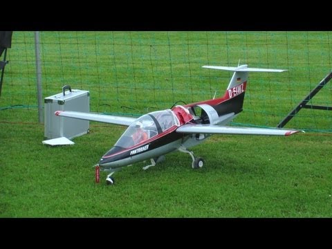 RC Heli Jet Fan-Trainer program flight 4.Mai 2013 Switzerland R/C Oldtimer meeting - UCTLEcIaYJEbUEzQc3-ZvruQ