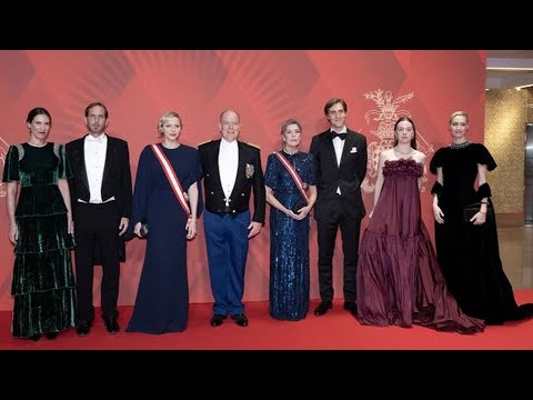 Caroline von Hannover Im 3 500 Euro Kleid stiehlt sie Charlène die Show