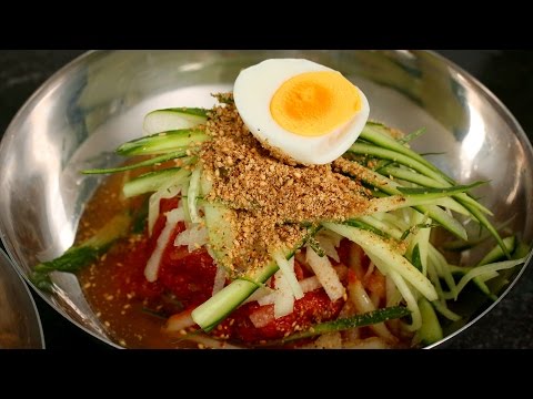 Cold, spicy, chewy noodles (Bibim-naengmyeon: 비빔냉면) - UC8gFadPgK2r1ndqLI04Xvvw