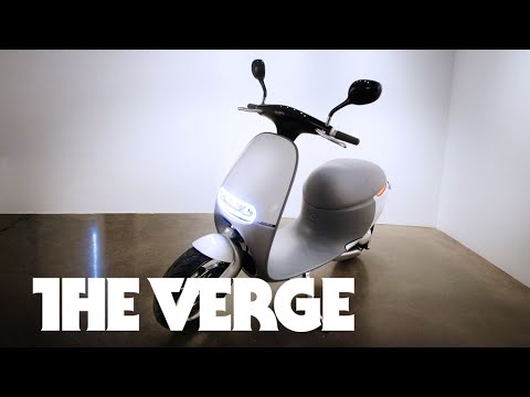 Gogoro's electric scooter of the future — CES 2015 - UCddiUEpeqJcYeBxX1IVBKvQ