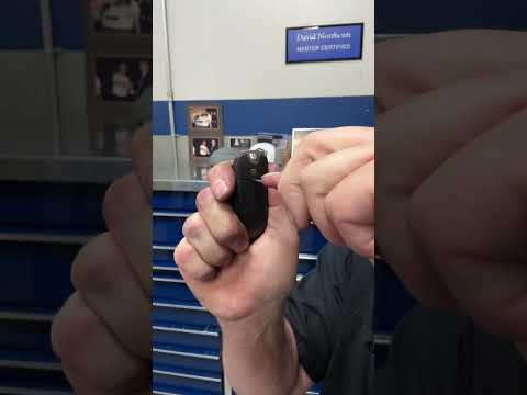 Come sostituire la batteria del telecomando del furgone Mercedes Sprinter?