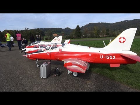 3x HUGE BAE HAWK MK-66 AND A TURBOPROP PC-7 WITH DOUBLE TANK HAUSEN 2017 - UCTLEcIaYJEbUEzQc3-ZvruQ