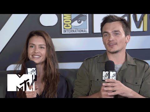 The ‘Hitman: Agent 47’ Cast On Bonding | Comic-Con 2015 - UCxAICW_LdkfFYwTqTHHE0vg