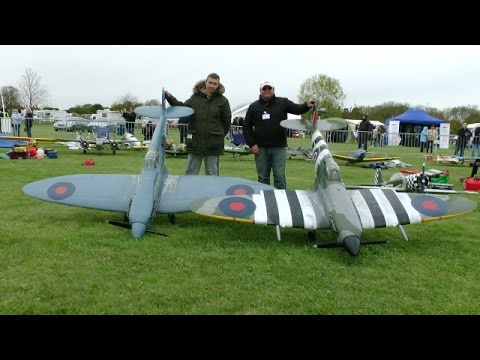 TWO GIANT 1/4 SCALE RC SPITFIRES DISPLAY - DEANO & MIKE AT LMA EAST KIRKBY MODEL AIRCRAFT SHOW 2015 - UCMQ5IpqQ9PoRKKJI2HkUxEw