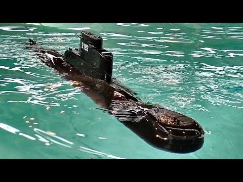 GIANT RC SUBMARINE PRESENTATION IN THE BIG POOL AREA / Faszination Modellbau 2016 - UCH6AYUbtonG7OTskda1_slQ