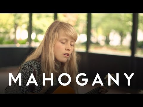 Alice Phoebe Lou - Girl On An Island | Mahogany Session