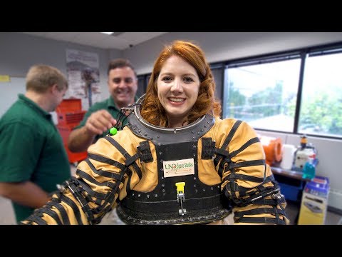 I wore a Mars space suit and it was exhausting - UCddiUEpeqJcYeBxX1IVBKvQ