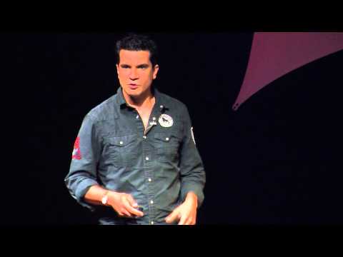 Video Games- Art in Disguise: Tommy Tallarico at TEDxManchesterVillage - UCsT0YIqwnpJCM-mx7-gSA4Q