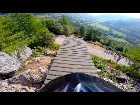 Dan Atherton's Intense Downhill MTB Run POV - Red Bull Hardline - UCblfuW_4rakIf2h6aqANefA