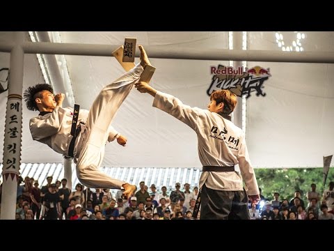 Elite Kicking Battles in Seoul - Red Bull Kick It 2015 - UCblfuW_4rakIf2h6aqANefA