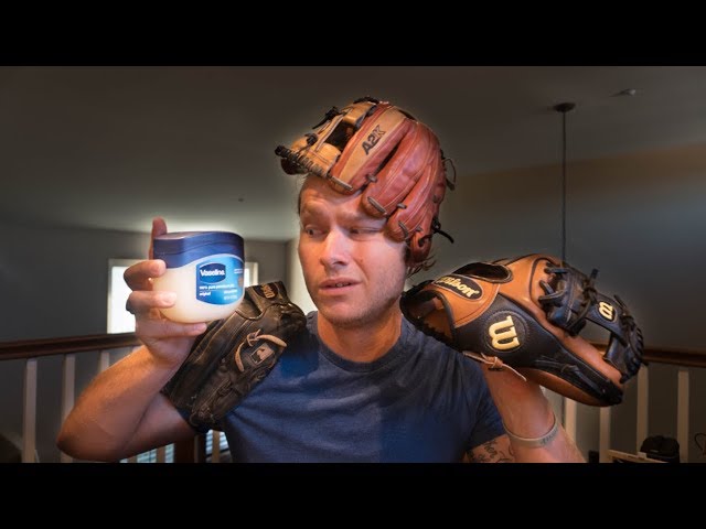 How to Condition a Baseball Glove With Vaseline
