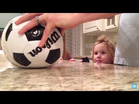 What's inside a Soccer Ball? - UCSrPuHtKbst7Zy8pyWn_3Cg