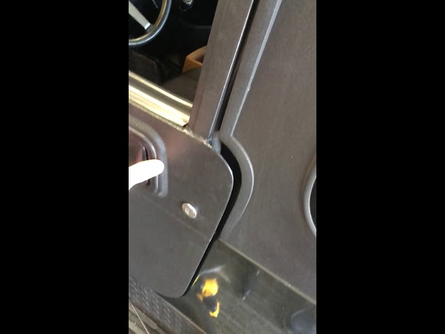 How to Fix a Door Lock on a Jeep Wrangler