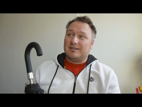 Doug stays dry with an unloseable Bluetooth umbrella - UCCjyq_K1Xwfg8Lndy7lKMpA