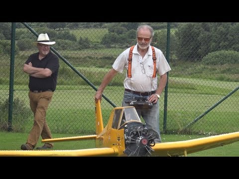 Crashed RC Cropduster - ScaleJetFred on the control - UCLLKGiw9zclsM7QMg6F_00g