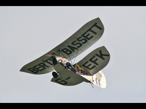 HALF SCALE FLYING FLEAS (LOUSE OF THE SKIES) - IAN & ANTHONY AT LMA COSFORD RC AIRSHOW - 2014 - UCMQ5IpqQ9PoRKKJI2HkUxEw