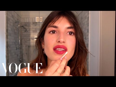 Jeanne Damas Does French-Girl Red Lipstick—And a 5-Second Easy Bang Trim | Beauty Secrets | Vogue - UCRXiA3h1no_PFkb1JCP0yMA