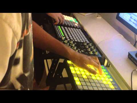 Defiant & Kasger - Live DJ Set @ Vibstock 2013 [2xLaunchpad + APC40] - UCInIn8BA0-yKk6NlVaSduIg