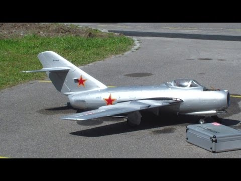 10th Jet World Master Meiringen Mikhail Balenko RC MiG-15 Team Russia - UCTLEcIaYJEbUEzQc3-ZvruQ