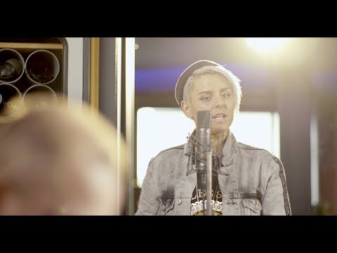 Richard Durand & Christina Novelli - The Air I Breathe (Official Music Video) - UCvYuEpgW5JEUuAy4sNzdDFQ