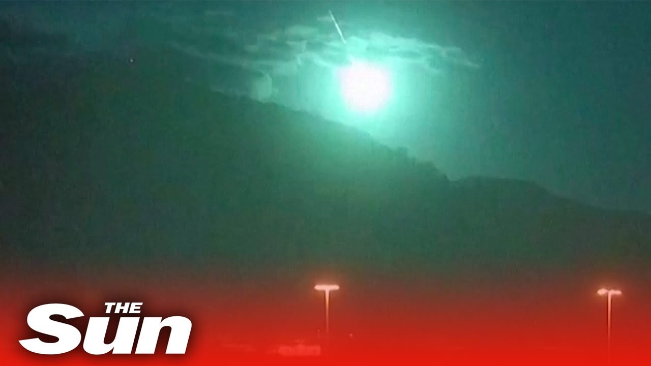 Huge meteor lights up the night sky over Cairns, Australia