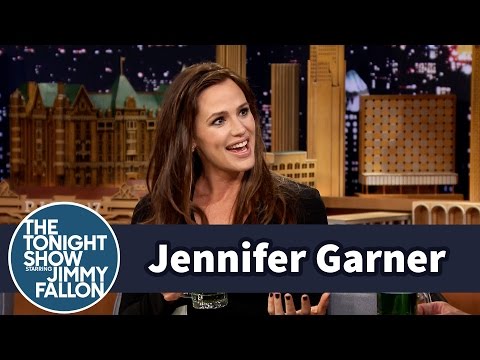 Jennifer Garner Juggled Babies During the Super Bowl - UC8-Th83bH_thdKZDJCrn88g