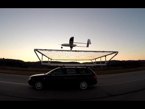 Tomorrow Daily - Winged drone lands gracefully...on top of a moving car, ep. 303 - UCOmcA3f_RrH6b9NmcNa4tdg