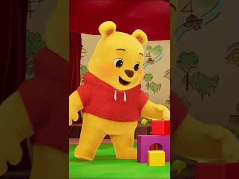 Pooh Bear helps Bea build a tower with blocks! 🧡 | Playdate with Winnie the Pooh |  ⁨Disney Jr.