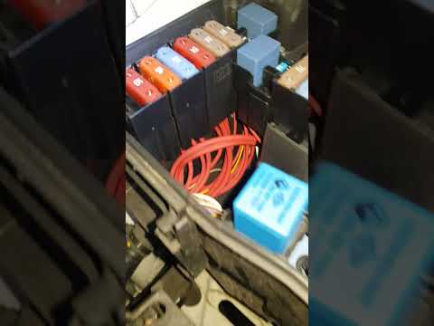 Esquema y posicionamiento de los fusibles externos del Renault Trafic