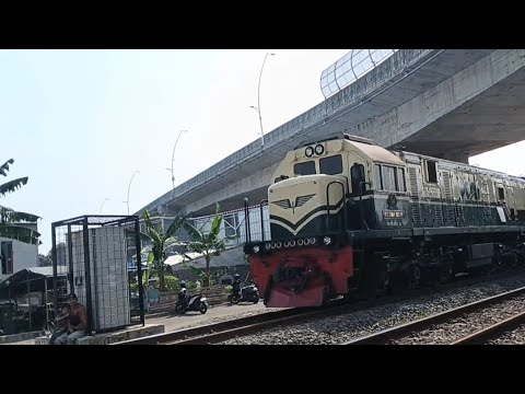 MEREKAM KERETA API DHARMAWANGSA LOKO VINTAGE.