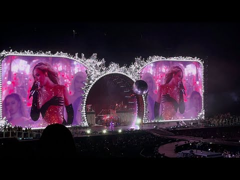 Beyoncé PLASTIC OFF THE SOFA/VIRGOS GROOVE/Naughty Girl/MOVE/HEATED (RENAISSANCE WORLD TOUR)