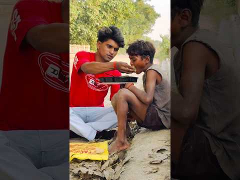 गरीबी एक अभिशाप है जो इंसान को बहुत रुलाती है😭#humanity #helping #motivation #shorts #poor #youtube