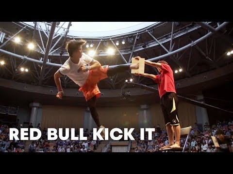 One-on-One Tricking Battle - Red Bull Kick It 2014 - UCblfuW_4rakIf2h6aqANefA