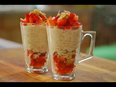 Muesli with Strawberries | New Season | Cooksmart | Sanjeev Kapoor Khazana - UCmoX4QULJ9MB00xW4coMiOw