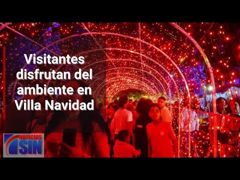 Visitantes disfrutan del ambiente en Villa Navidad