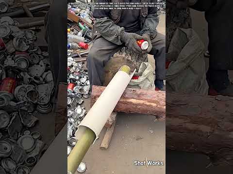 재활용의 혁신: 기계적 원리를 응용한 수제 캔 <strong>압축</strong> 공정 #worker #process #recycling #diy #crusher