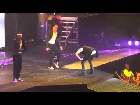 Justin Bieber vomit sur scène