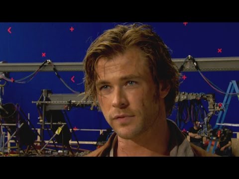 Chris Hemsworth Drops Down to 500 Calories a Day for 'In the Heart of the Sea' - UCdtXPiqI2cLorKaPrfpKc4g