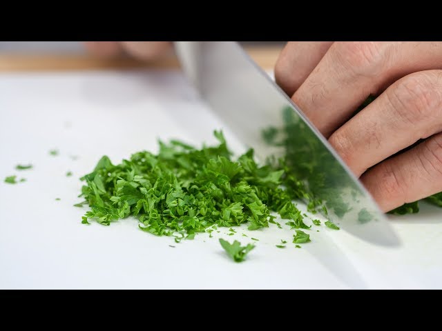 How to Cut Parsley Like a Pro