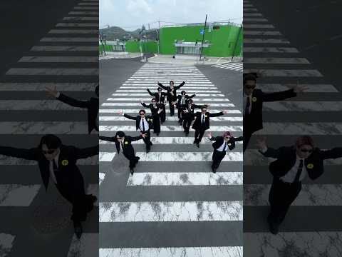 SnowManが挑戦するカリスマックス！話題のエネルギーダンスをご覧ください サムネイル