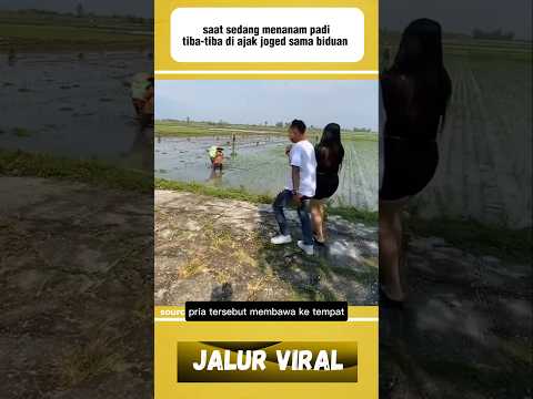saat menanam padi tiba-tiba di ajak joged sama biduan#shorts