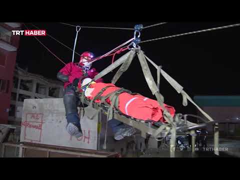 Gerçeği aratmayan deprem tatbikatına TRT Haber tanıklık etti